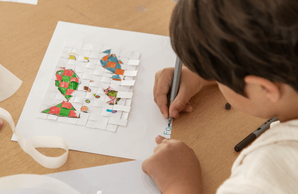 Atelier Bullu'kids lors de l'exposition " Territoires tissés", 2025 ©FondationBullukian